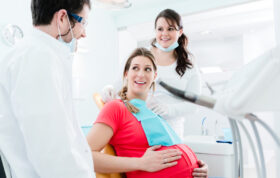 دوره بارداری، دوره عقب انداختن درمان مشکلات دهان و دندان نیست