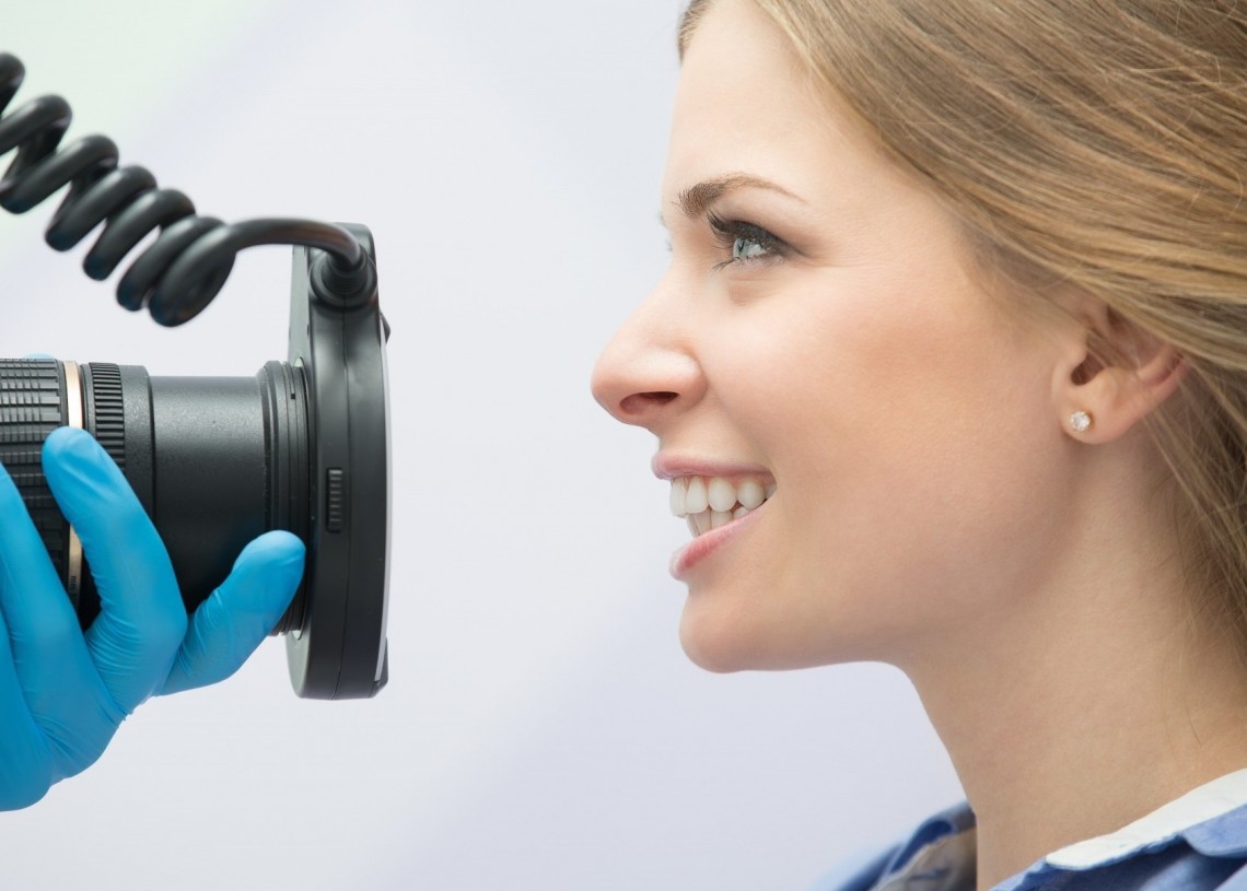 آیا عکس‌برداری از چهره بیمار دندان‌پزشکی مجاز است؟