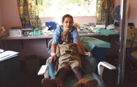 دندانپزشک بشردوست ایرانی زن ۲۰۱۷ شبکه زنان سوئد