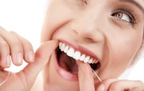 آیا توصیه به نخ دندان‌ کشیدن فقط یک ترفند تجاری است؟