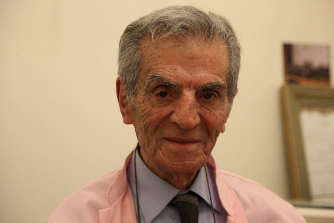 دکتر شمس‌الدین تابش؛ دندانپزشکی که در ۹۳سالگی هنوز بیمار می‌بیند!