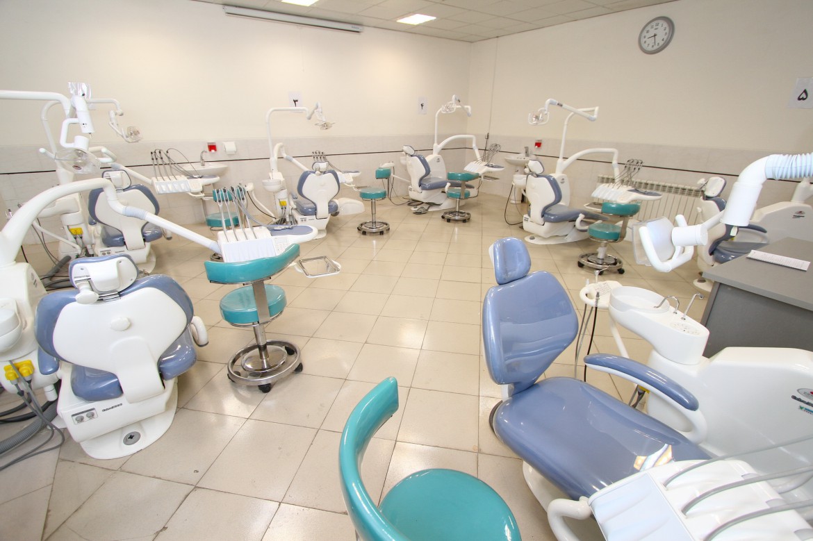 چرا دانشکده دندانپزشکی آزاد شیراز از طریق کنکور سراسری پذیرش ندارد؟