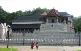 یک معبد به افتخار دندان بودا