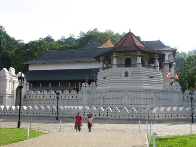 یک معبد به افتخار دندان بودا