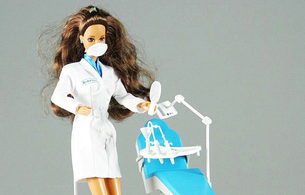 خانم دکتر باربی!/ وقتی عروسک‌ها لباس دندانپزشک می‌پوشند