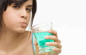 افزایش خطر ابتلا به سرطان با مصرف مکرر دهانشویه‌ها