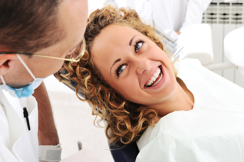 کدام درمان‌های دندانپزشکی در دوره عادت ماهیانه خانم‌ها نباید انجام شود؟