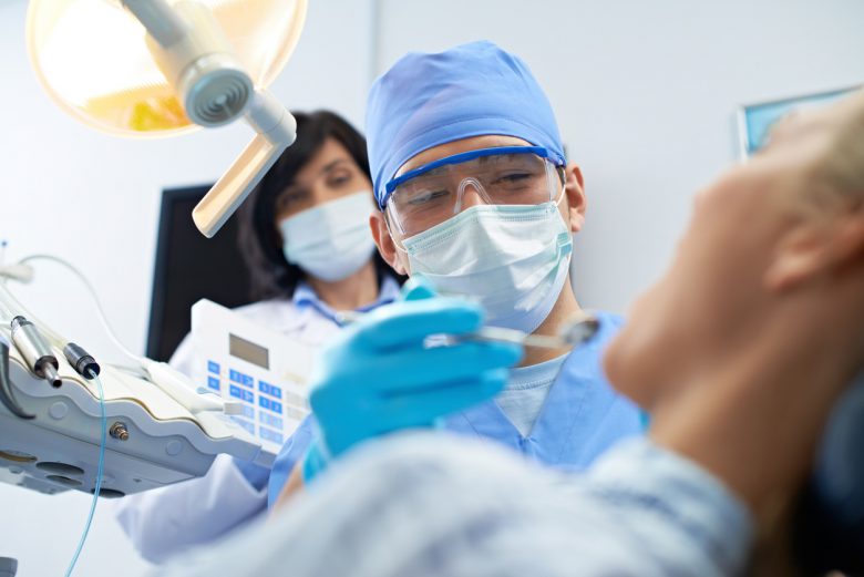 مخالفت انجمن دندانپزشکی آمریکا با اظهارات سازمان جهانی بهداشت: درمان‌های معمول دندانپزشکی نباید به تعویق بیفتند