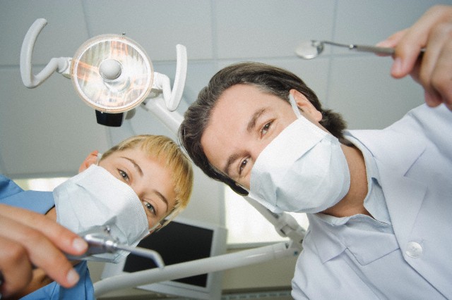 درباره الزام دستیاران دندانپزشکی به اخذ گواهی نامه مهارت‌آموزی