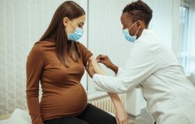 آیا می‌توان به زنان باردار واکسن کووید ۱۹ تزریق کرد؟